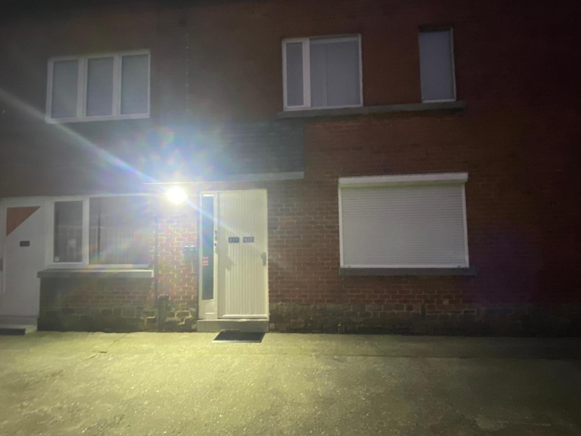 1-D011 Superbe Appartement Spacieux Tres Calme Шарлероа Екстериор снимка